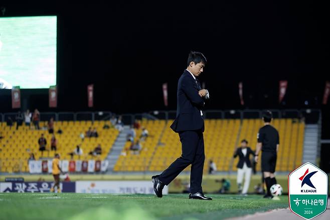 한국프로축구연맹이 새로 도입한 재정 건전화 규정을 지키지 못한 프로축구 K리그1 광주FC가 입장문을 통해 대응 방안을 마련하고 있다고 했다. 광주는 과대 계상한 수입만큼 끌어 올릴 때까지 시즌 중 이적시장 활동이 금지된다. 한국프로축구연맹