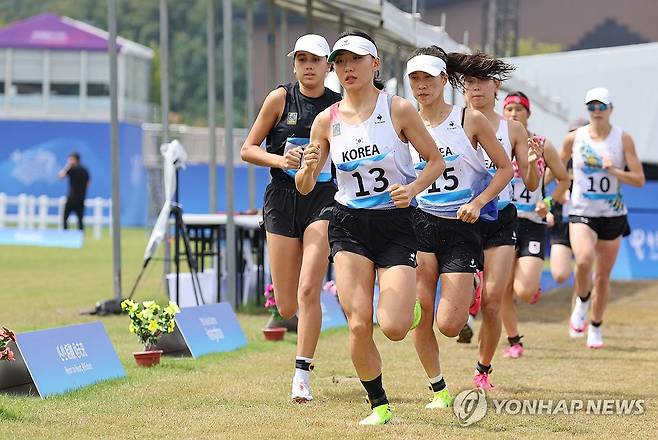 항저우 아시안게임 때 성승민(13번)의 경기 모습 [연합뉴스 자료사진]