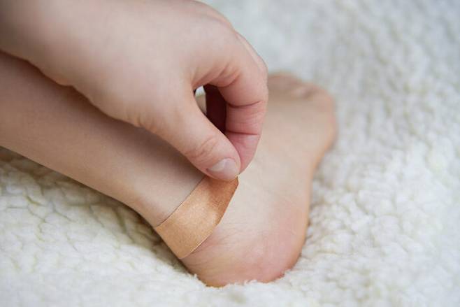 발에 자꾸 물집에 생겨서 괴롭다면 다른 신발을 신어야 한다는 신호일 수 있다. [사진=게티이미지뱅크]