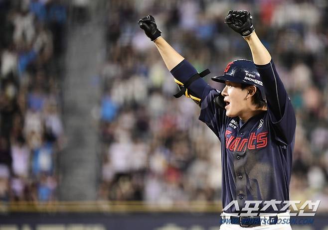 9회 역전 1타점 적시타를 날린 롯데 나승엽.