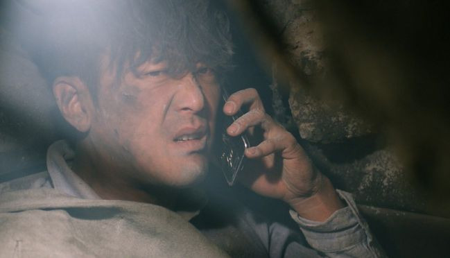온 국민이 이정수 씨의 귀환을 염원했던 영화 ‘터널’ ⓒ㈜쇼박스 제공