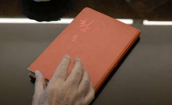 김지하 시 ‘서울길’이 실린 시집 ‘황토’(1970). 김판수 공동이사장은 옥에서 읽은 이 시집을 지금도 보관하고 있다.                                  김혜윤 기자 unique@hani.co.kr