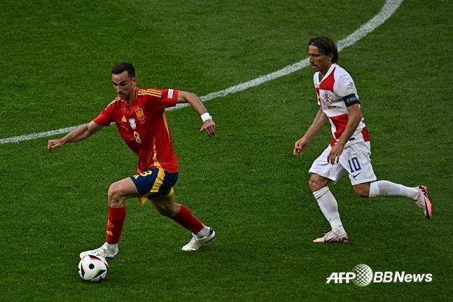 파비안 루이스(왼쪽)와 루카 모드리치. /AFPBBNews=뉴스1