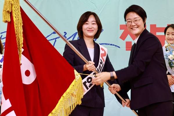 ▲ 김재연 신임 진보당 상임대표(왼쪽)와 윤희숙 전 진보당 상임대표. 사진=진보당