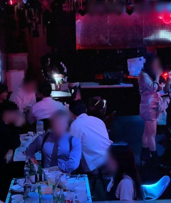 [대구=뉴시스] 대구 중구의 한 외국인 전용 클럽 내부 모습. (사진=네이버 블로그 캡쳐) *재판매 및 DB 금지