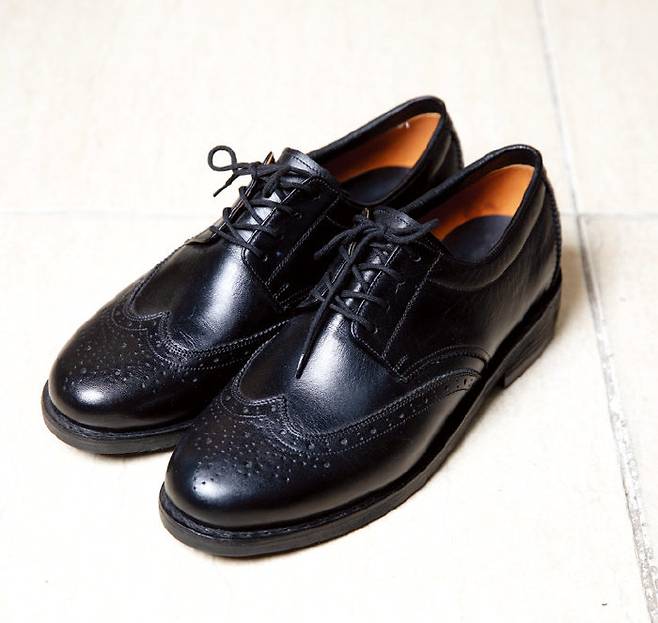 개인 맞춤으로 제작된 신사화.