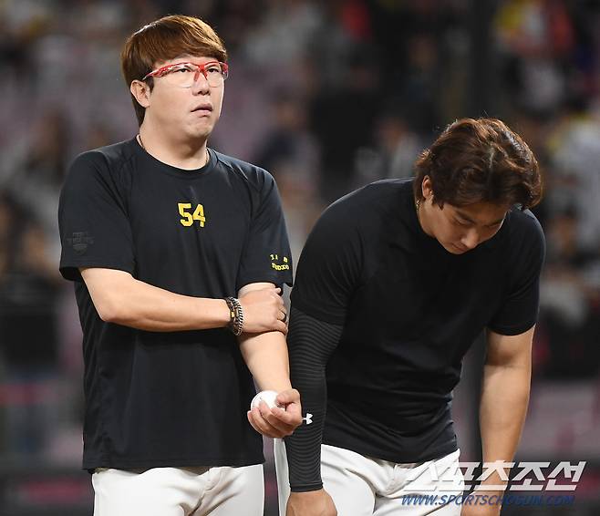 18일 광주 기아 챔피언스필드에서 열린 LG-KIA전. KIA가 11대4로 승리했다. 승리투수 양현종이 팬들에게 인사하고 있다. 광주=정재근 기자 cjg@sportschosun.com/2024.6.18/