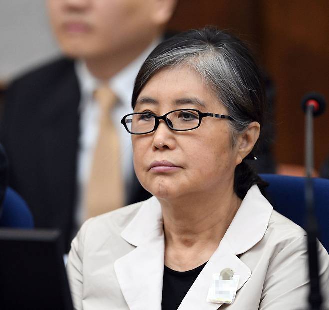 2017년 5월 23일 오전 서울 서초동 서울중앙지법 417호 대법정에서 재판 시작을 기다리고 있는 최서원씨. /뉴스1