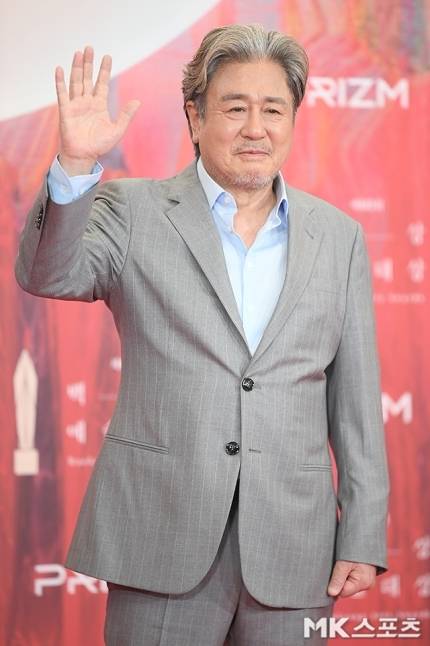 할리우드 영화 ‘인턴’의 리메이크작 주연으로 최민식이 거론되고 있다는 보도가 나온 가운데, 제작사는 “시나리오 개발 단계”라며 “아직 정해진 것은 없다”는 입장을 밝혔다. / 사진 = 천정환 기자