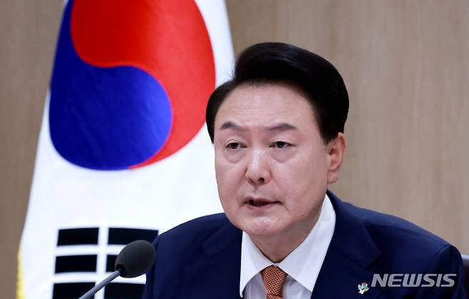 [서울=뉴시스] 최진석 기자 = 윤석열 대통령이 18일 서울 용산 대통령실 청사에서 열린 국무회의에서 발언하고 있다. (대통령실통신사진기자단) 2024.06.18. myjs@newsis.com