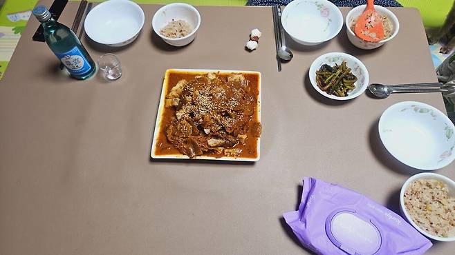 20240618_211045.jpg 저녁 통삼겹 김치찜에 한잔