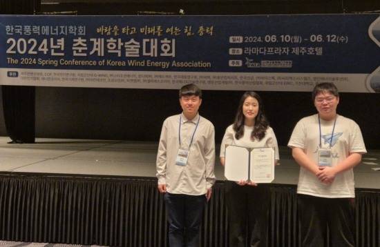 조한결(왼쪽부터), 김문석, DAI MIAO 수상 모습.[동국대 WISE캠퍼스 제공]