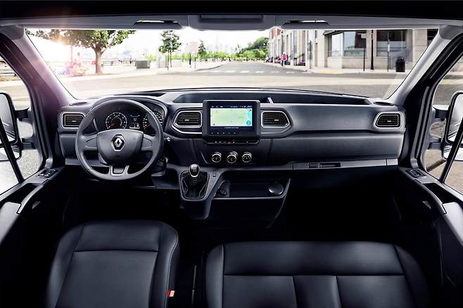 르노 마스터 실내