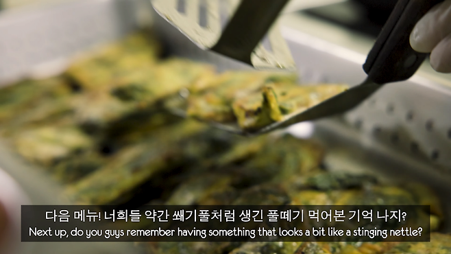 군대 밥이 이렇다고_! 대형수송함 마라도함 짬밥 먹고 반한 영국 대학생들!! 11-11 screenshot.png 영국남자 채널에 나온 해군 점심메뉴