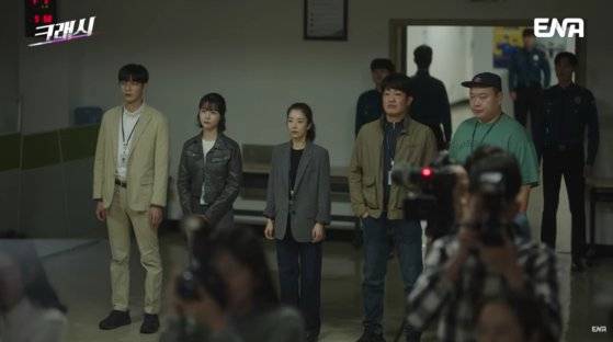 왼쪽부터 TCI팀 차연호(이민기), 어현경(문희), 민소희(곽선영), 정채만(허성태), 우동기(이호철). 사진 ENA