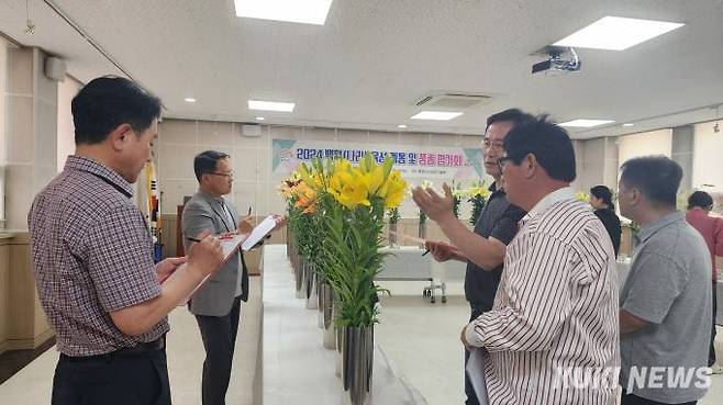 충남농업기술원은 최근 한국백합생산자중앙연합회, 충남백합연구회, 종묘업체 및 기술원 담당자 등이 참석한 가운데, 백합 우수 육성계통 평가회를 개최했다.
