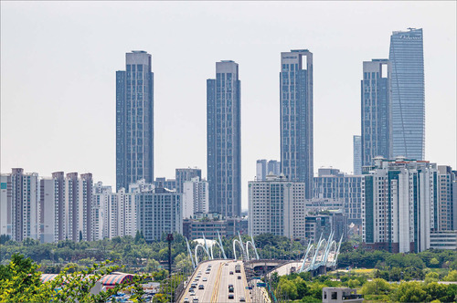 인천 연수구 송도에서 아파트가 잇따라 신고가에 거래되면서 그 배경에 관심이 쏠린다. (윤관식 기자)