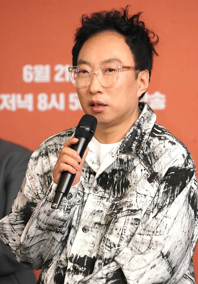 방송인 박명수가 20일 오후 서울 상암동 스탠포드호텔에서 열린 JTBC 예능 ‘마이 네임 이즈 가브리엘’의 제작발표회에 참석해 발언하고 있다. 사진 JTBC