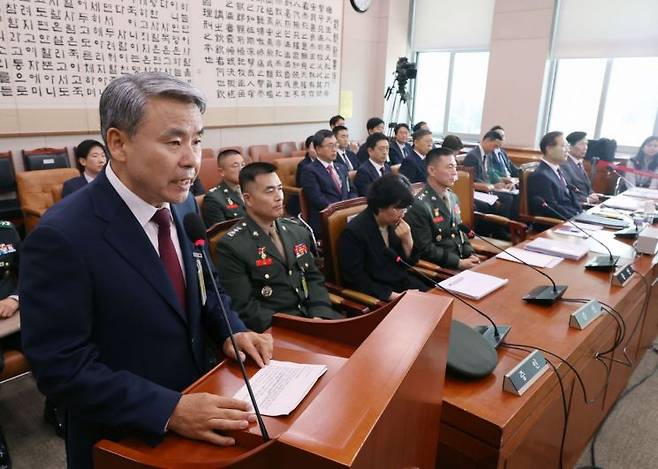 이종섭 전 국방부 장관이 21일 오전 국회 법제사법위원회에서 열린 '순직 해병 진상규명 방해 및 사건은폐 등의 진상규명을 위한 특별검사 임명법'(채상병특검법)에 대한 입법청문회에서 증언거부 이유를 밝히고 있다. [이미지출처=연합뉴스]