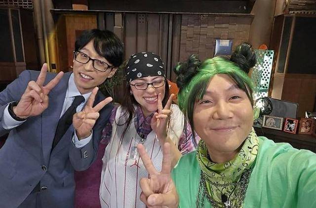 19일 빌리 아일리시는 tvN '유 퀴즈 온 더 블럭' 녹화에 참석했다. '유 퀴즈 온 더 블럭' 공식 SNS