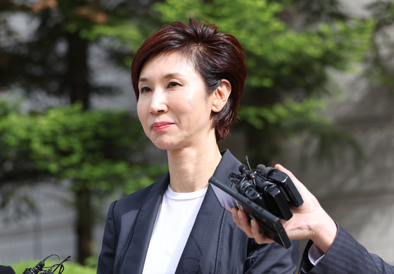 Art Center Nabi director Roh Soh-yeong exits the Seoul High Court in Seocho District, southern Seoul, on April 16. [NEWS1]