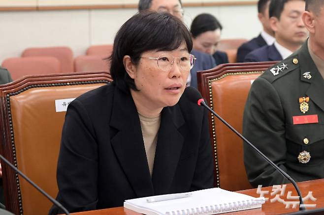 21일 서울 여의도 국회 법제사법위원회에서 열린 순직 해병 수사 방해 및 사건 은폐 등의 진상규명을 위한 특별검사의 임명 등에 관한 법률안 관련 입법청문회에서 유재은 국방부 법무관리관이 발언을 하고 있다. 윤창원 기자