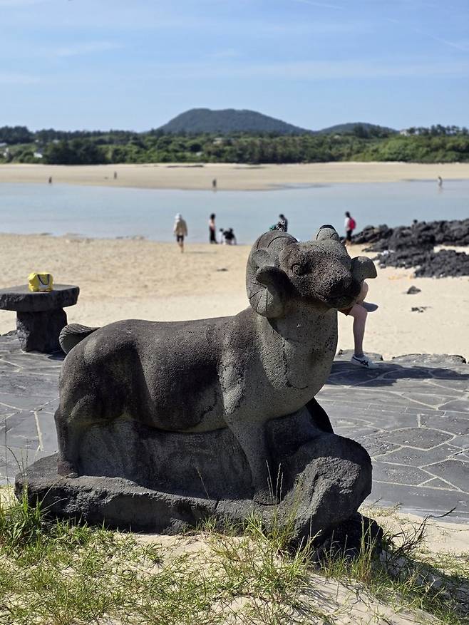 표선해변 십이지신 석상.