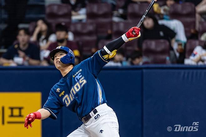 NC 외야수 박한결은 21일 인천 SSG랜더스필드에서 열린 '2024 신한 SOL Bank KBO 리그' SSG와 주말 3연전 첫 경기에서 5번타자 좌익수로 선발 출전했다. 이날 멀티히트를 쳐 팀 공격에 활력을 불어넣었다. NC 다이노스