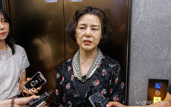 (서울=뉴스1) 유승관 기자 = 대한의사협회(의협) 산하 범의료계 특별위원회인 '올바른 의료를 위한 특별위원회'(올특위) 첫 회의가 열린 22일 서울 용산구 의협회관에 이승희 위원(제주도의사회장)이 참석하며 취재진 질문에 답하고 있다. (공동취재) 2024.6.22/뉴스1  Copyright (C) 뉴스1. All rights reserved. 무단 전재 및 재배포,  AI학습 이용 금지. /사진=(서울=뉴스1) 유승관 기자