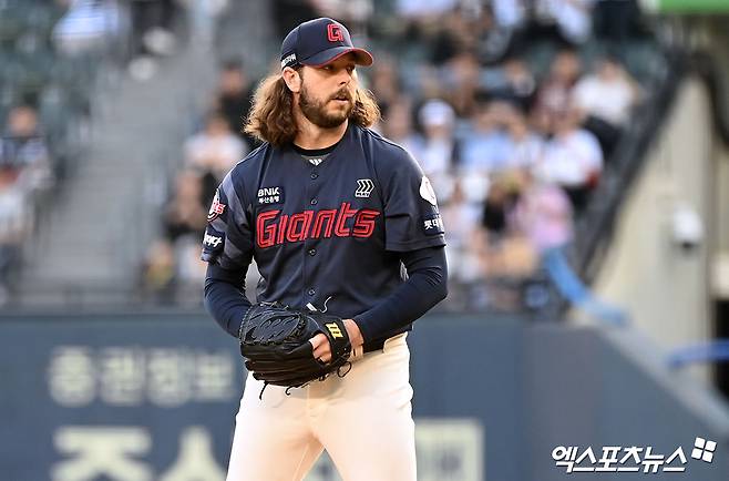 롯데 투수 윌커슨은 22일 고척스카이돔에서 열린 '2024 신한 SOL Bank KBO 리그' 키움과 주말 3연전 두 번째 경기에서 선발 등판. 7이닝 1실점으로 팀 승리의 발판을 만들었다. 시즌 성적은 7승 5패다. 엑스포츠뉴스 DB