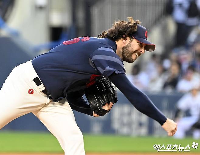 롯데 투수 윌커슨은 22일 고척스카이돔에서 열린 '2024 신한 SOL Bank KBO 리그' 키움과 주말 3연전 두 번째 경기에서 선발 등판. 7이닝 1실점으로 팀 승리의 발판을 만들었다. 시즌 성적은 7승 5패다. 엑스포츠뉴스 DB