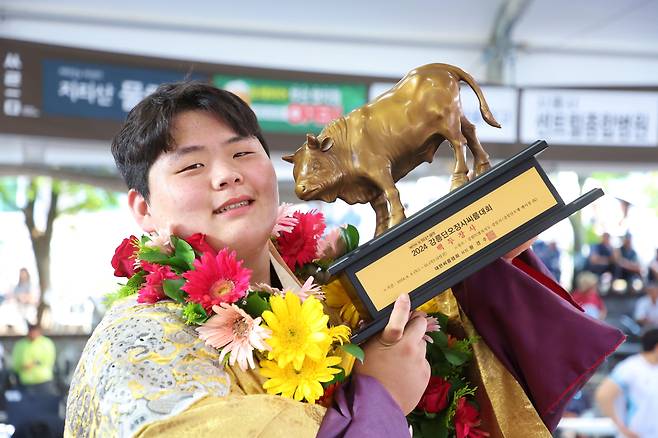 2024 강릉단오장사씨름대회에서 백두장사(140kg 이하)에 등극한 김민재(영암군민속씨름단) /연합뉴스