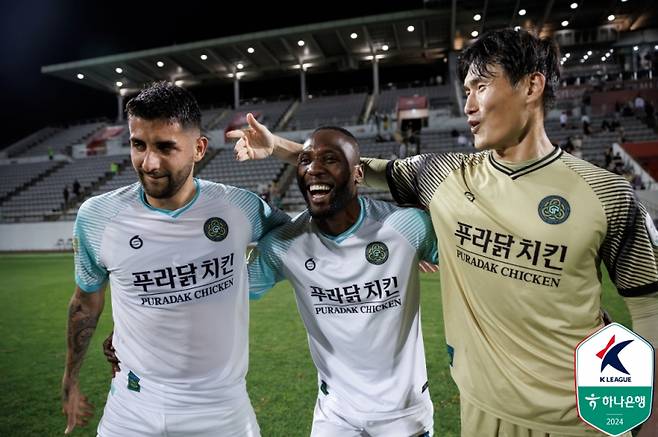김포 브루노(왼쪽부터) 루이스, 손정현. 사진=프로축구연맹