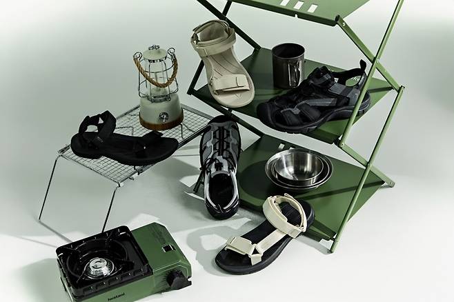 아웃도어 샌들 제품 사진.[사진제공=이랜드월드]