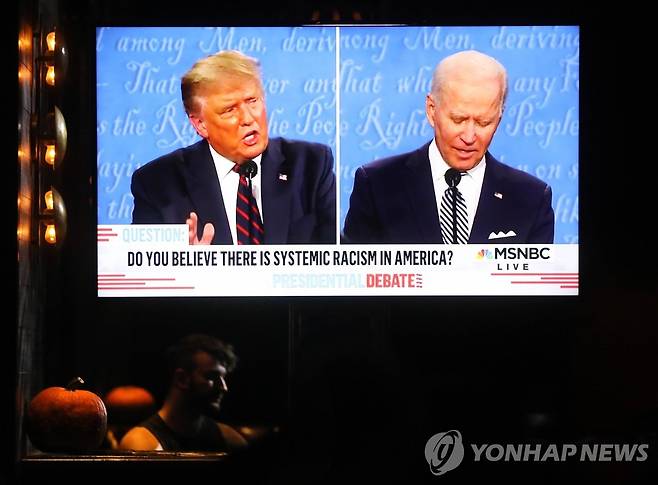 바이든과 트럼프의 2020년 대선 TV 토론 장면 [AFP 연합뉴스 자료사진. 재판매 및 DB 금지]