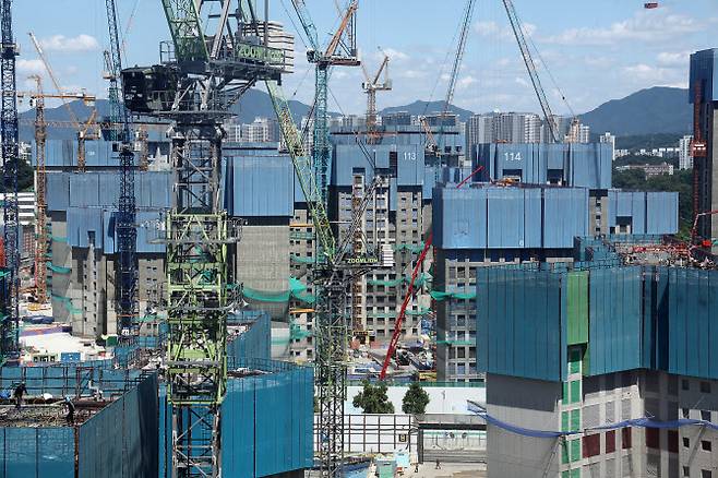 서울의 한 아파트 재건축 현장.(사진=연합뉴스)