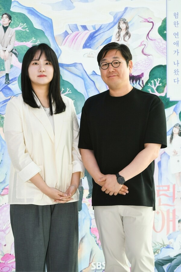 SBS '신들린 연애'의 이은솔 PD, 김재원 CP(사진 오른쪽)./사진=SBS