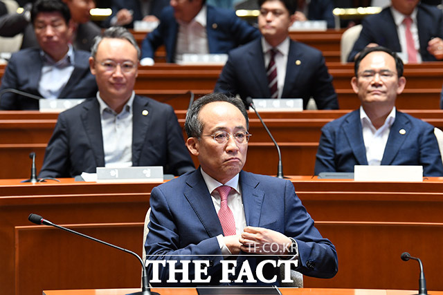 추경호 국민의힘 원내대표가 24일 오전 서울 여의도 국회에서 열린 의원총회에 참석해 개회를 기다리고 있다. /국회=남윤호 기자