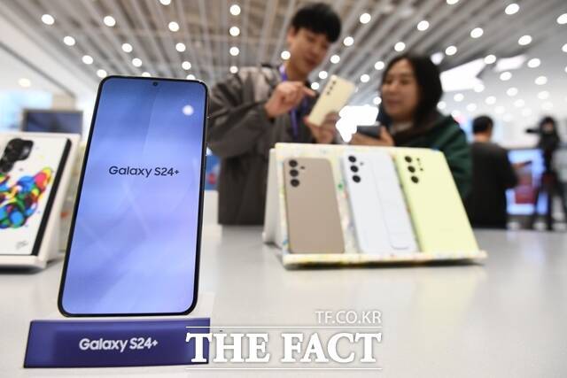 올해 초 삼성전자가 구글과의 협력을 통해 특화된 인공지능(AI) 기능을 선보인 데 이어 애플 역시 오픈AI, 메타 등과 모델 관련 협력을 이어갈 전망이다. /서예원 기자