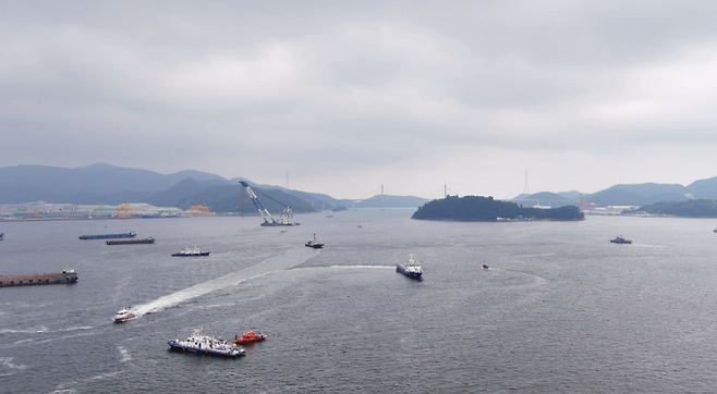 경남 창원시 마산합포구 돝섬 인근 해상에서 창원해경 2024년 2차 수난 대비 기본 훈련이 펼쳐지고 있다. [사진제공=창원해양경찰서]