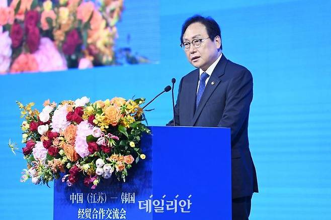 정인교 산업통상자원부 통상교섭본부장이 지난 20일 서울 영등포구 콘래드호텔에서 열린 제6회 한국-중국(장쑤) 경제무역협력교류회에 참석해 축사를 하고 있다.ⓒ뉴시스