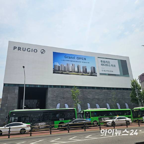 청량리역 인근에 마련된 '장위 푸르지오 라디우스 파크' 견본주택 예정지 전경. 2024. 06. 21 [사진=이효정 기자 ]