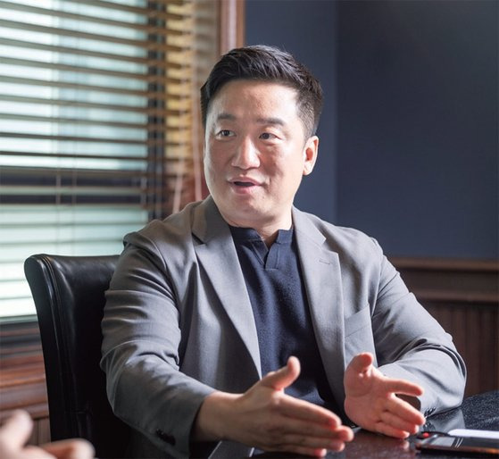 이승환 국민의힘 당협위원장은 평범한 보상체계가 무너지면서 우리나라 청년세대가 집단적인 무기력함에 빠졌다고 진단한다.