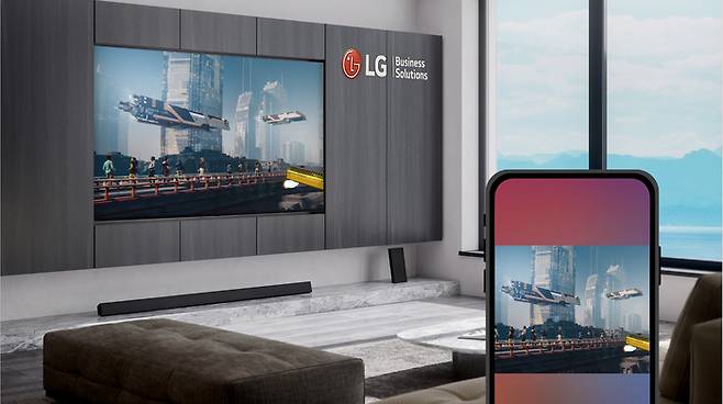 LG전자 호텔 TV에서 구글 캐스트가 구동되는 모습