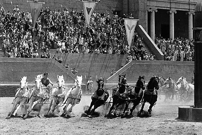 영화 속 로마시대 대전차경기 모습