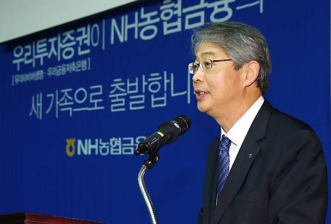 2014년 임종룡 당시 NH농협금융지주 회장이 서울 서대문구 NH농협중앙회에서 열린 우리투자증권·NH농협증권 합병 관련 기자간담회에서 발표를 하고 있다. /뉴스1