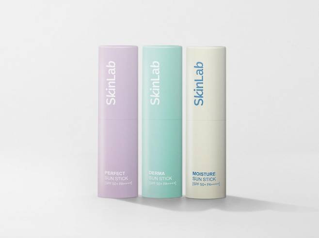 크리넥스는 최근 ‘퍼펙트 선스틱’ 
‘더마 선스틱’ ‘모이스처 선스틱’ 등 ‘스킨랩 선스틱’ 3종을 출시했다. 활동 종류에 따라 적절한 제품을 선택하면 된다. 유한킴벌리 제공