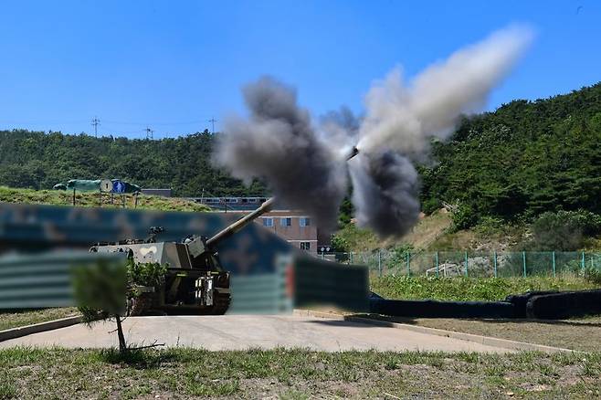 서북도서방위사령부 예하 해병대 제6여단과 연평부대는 26일 부대별 작전지역에서 해상사격훈련을 실시했다고 밝혔다. 사진은 부대별 작전지역에서 천무사격을 하는 모습. 사진=해병대사령부 제공