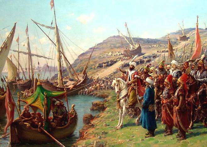 돌궐족은 로마 콘스탄티노플을 침공했지만, 마르마라해 큰 바다에서의 싸움이 어렵자 배를 짋어지고 우회로를 따라 산으로 간 다음, 배를 썰매타듯 타고 내려와 골든혼에 집결한 뒤 로마해군을 후방에서 기습, 중과부적 열세를 딛고 승리를 거둔다. 사진은 이 작전을 그린 기록화.