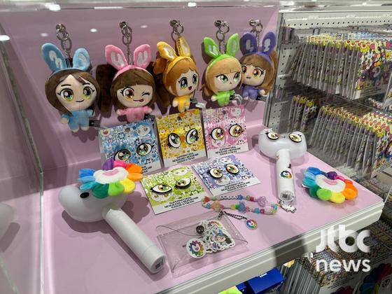 27일 일본 도쿄 시부야 '라인프렌즈 스퀘어 시부야'에서 뉴진스 팝업 스토어가 진행 중이다. 〈사진=JTBC엔터뉴스〉